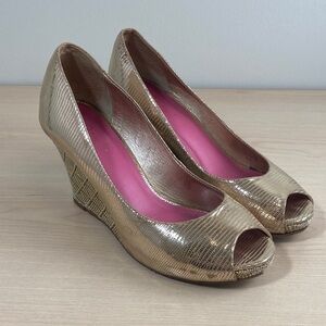 Lily Pulitzer Elegant Gold Snake Embossed Leather Peep-Toe Wedge Shoes
